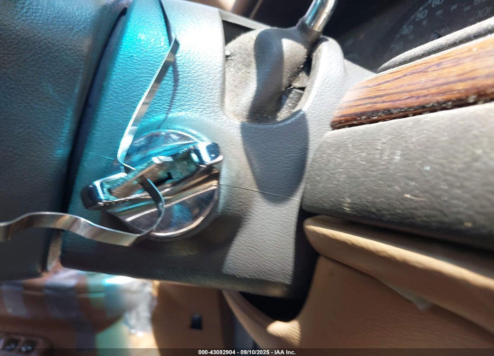 1995 FORD CROWN VICTORIA LX VIN: 2FALP74W8SX206290