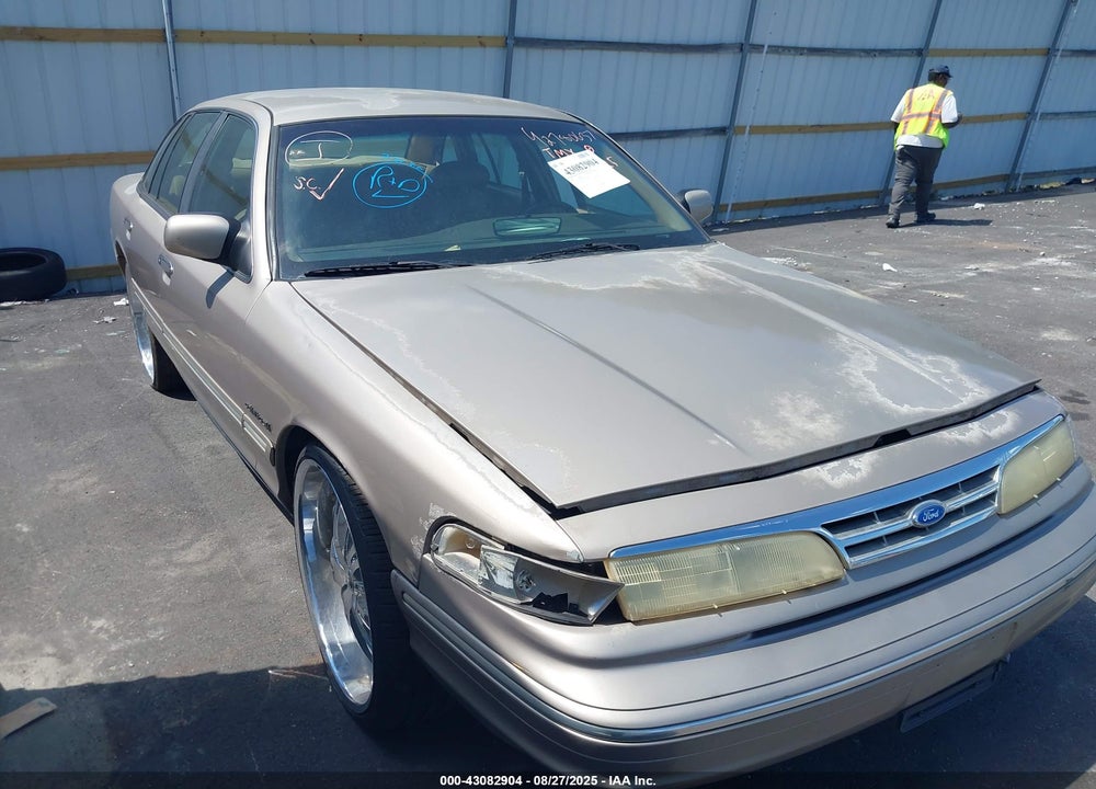 1995 FORD CROWN VICTORIA LX VIN: 2FALP74W8SX206290