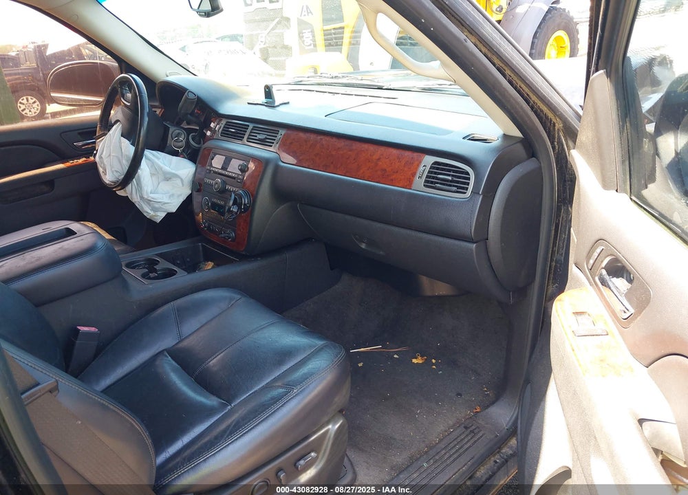 2010 CHEVROLET TAHOE VIN: 1GNMCBE38AR227884