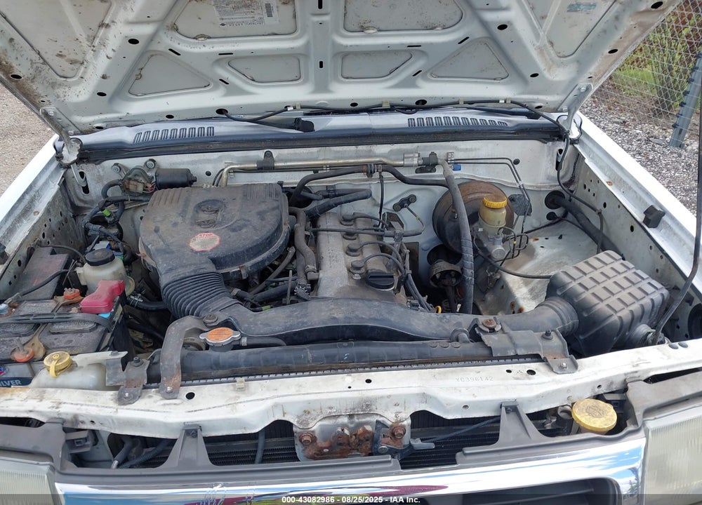 2000 NISSAN FRONTIER XE VIN: 1N6DD21S1YC396142