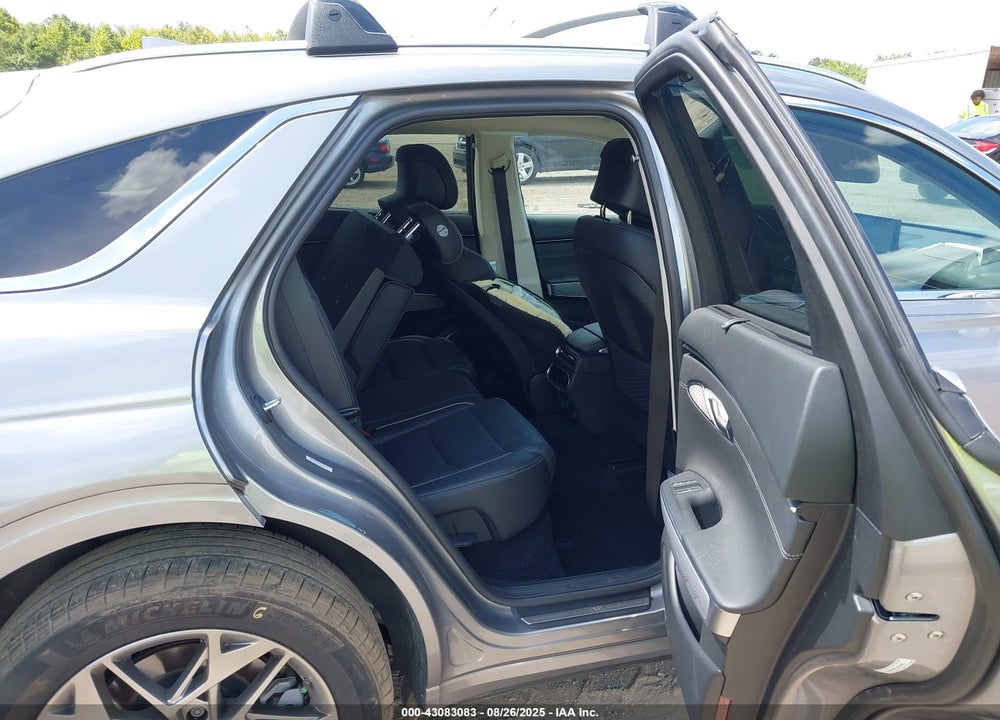 2023 GENESIS GV70 VIN: KMUMADTB3PU137095