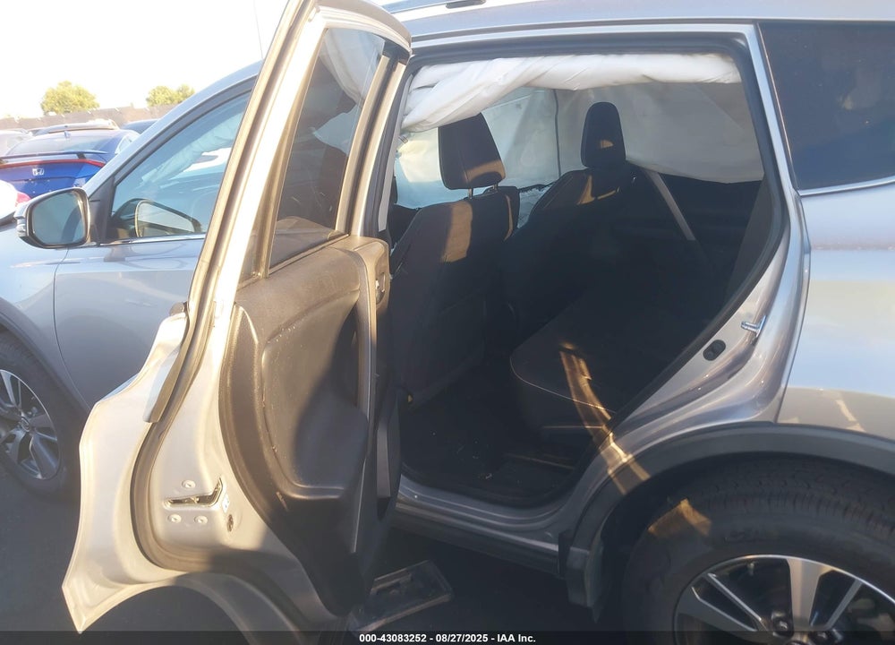 2018 TOYOTA RAV4 VIN: 2T3WFREV4JW517364