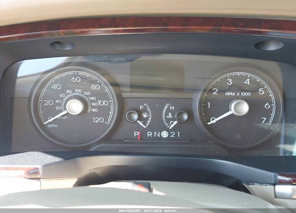 2009 LINCOLN TOWN CAR VIN: 2LNHM82V19X617318