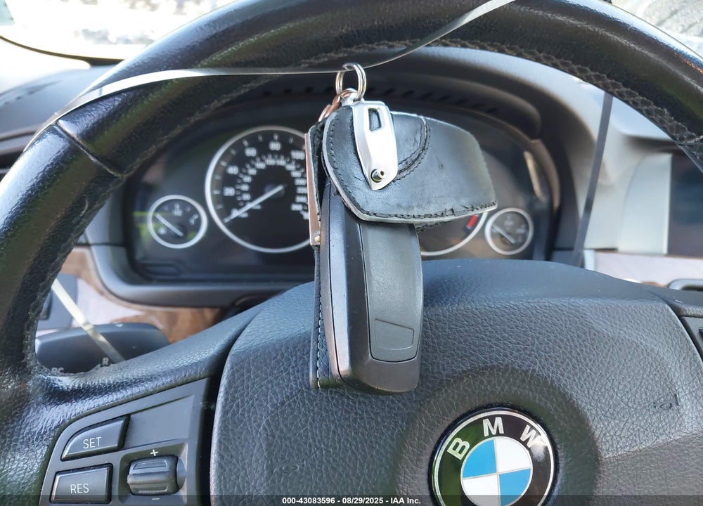 2011 BMW 5 SERIES VIN: WBAFR1C5XBC260854