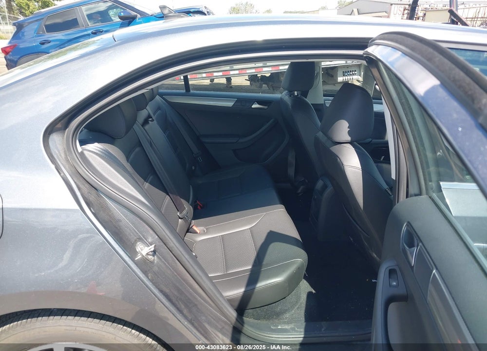2018 VOLKSWAGEN JETTA 1.4T SE/1.4T WOLFSBURG EDITION VIN: 3VWDB7AJ7JM239018