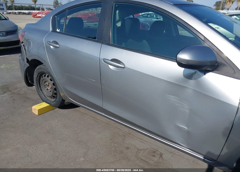 2013 MAZDA 3 VIN: JM1BL1UP8D1755636