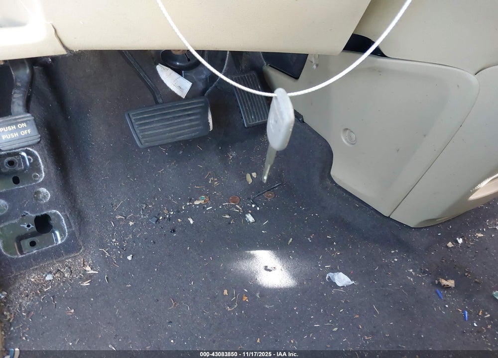 2011 HONDA CR-V LX VIN: 3CZRE3H33BG701827