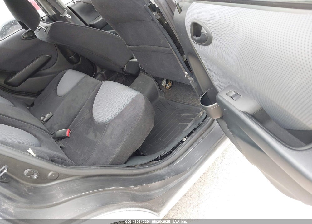 2007 HONDA FIT VIN: JHMGD38437S035558