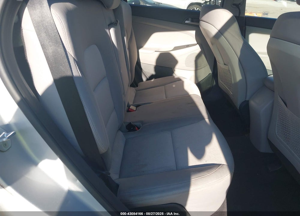 2018 HYUNDAI TUCSON VIN: KM8J33A48JU710879