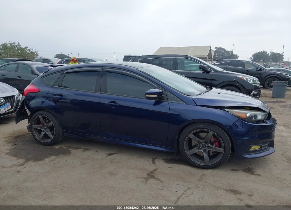 2016 FORD FOCUS VIN: 1FADP3L90GL356472