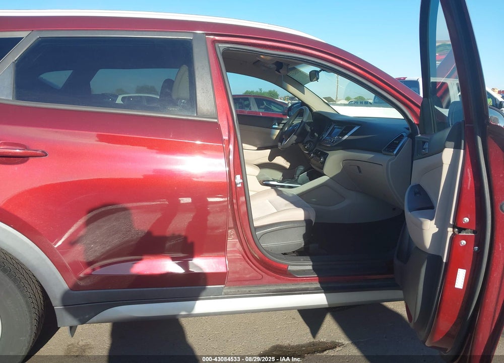2017 HYUNDAI TUCSON VIN: KM8J33A2XHU361555