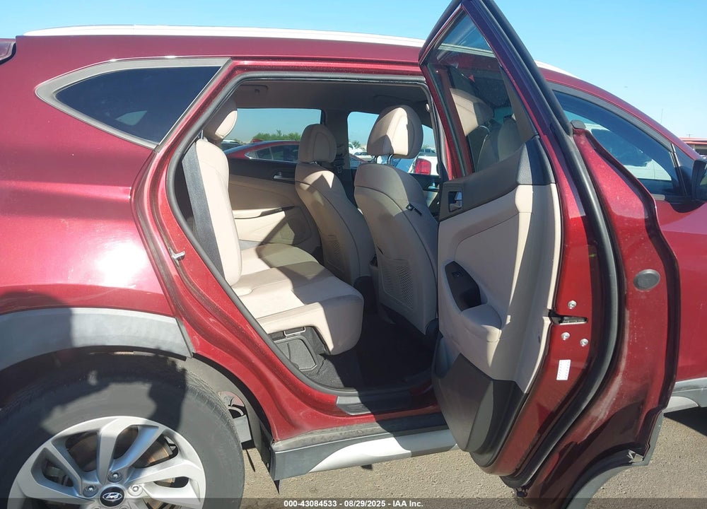 2017 HYUNDAI TUCSON VIN: KM8J33A2XHU361555