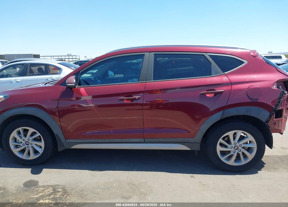 2017 HYUNDAI TUCSON VIN: KM8J33A2XHU361555