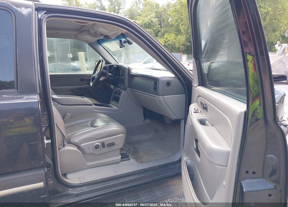 2005 CHEVROLET TAHOE LT VIN: 1GNEK13T65J209893