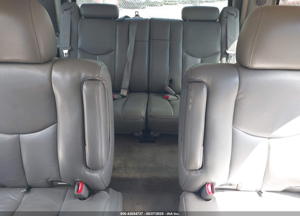 2005 CHEVROLET TAHOE LT VIN: 1GNEK13T65J209893
