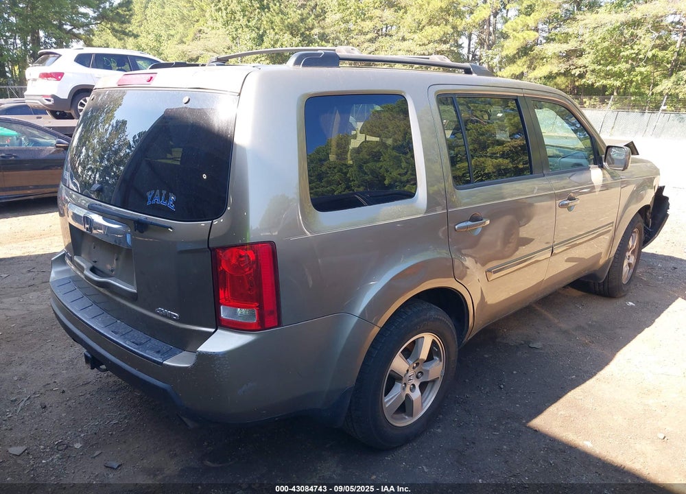 2011 HONDA PILOT VIN: 5FNYF4H70BB104566