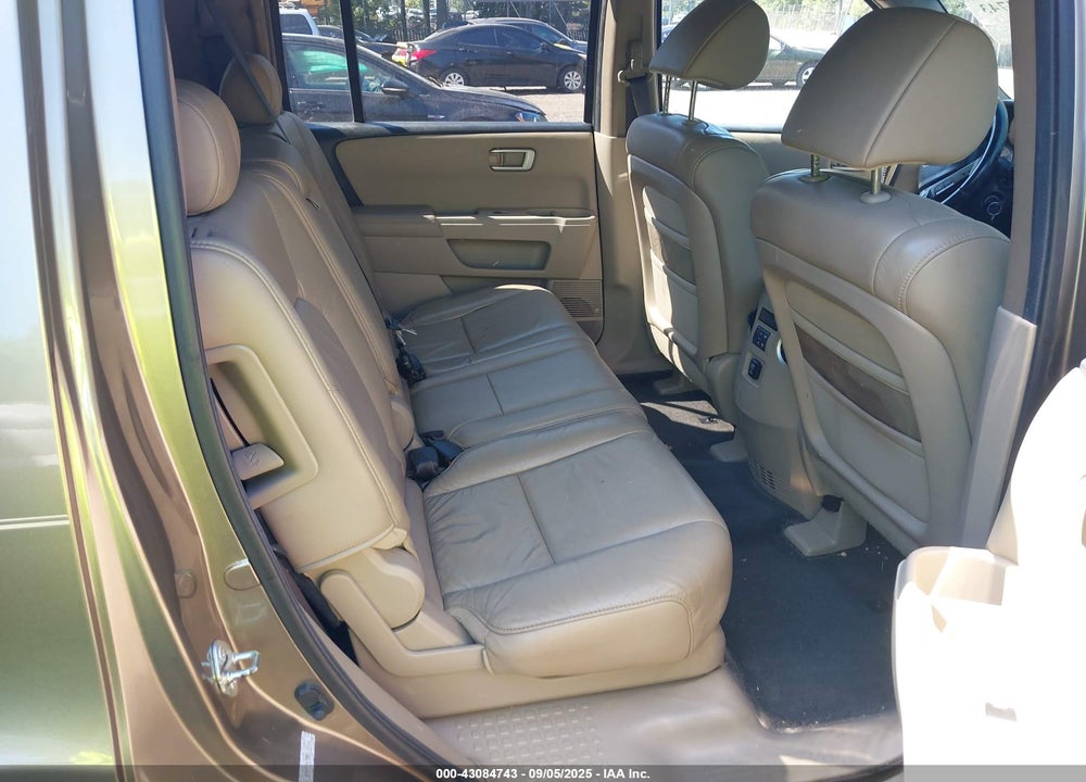 2011 HONDA PILOT VIN: 5FNYF4H70BB104566