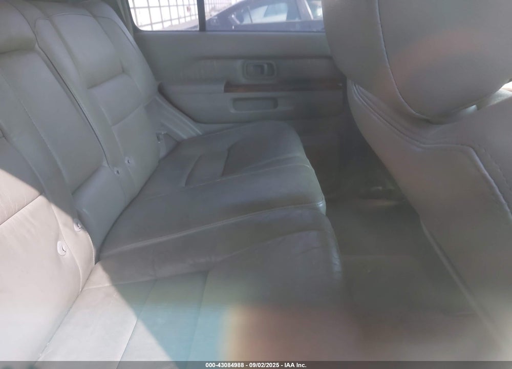 1998 INFINITI QX4 VIN: JNRAR05Y7WW037769