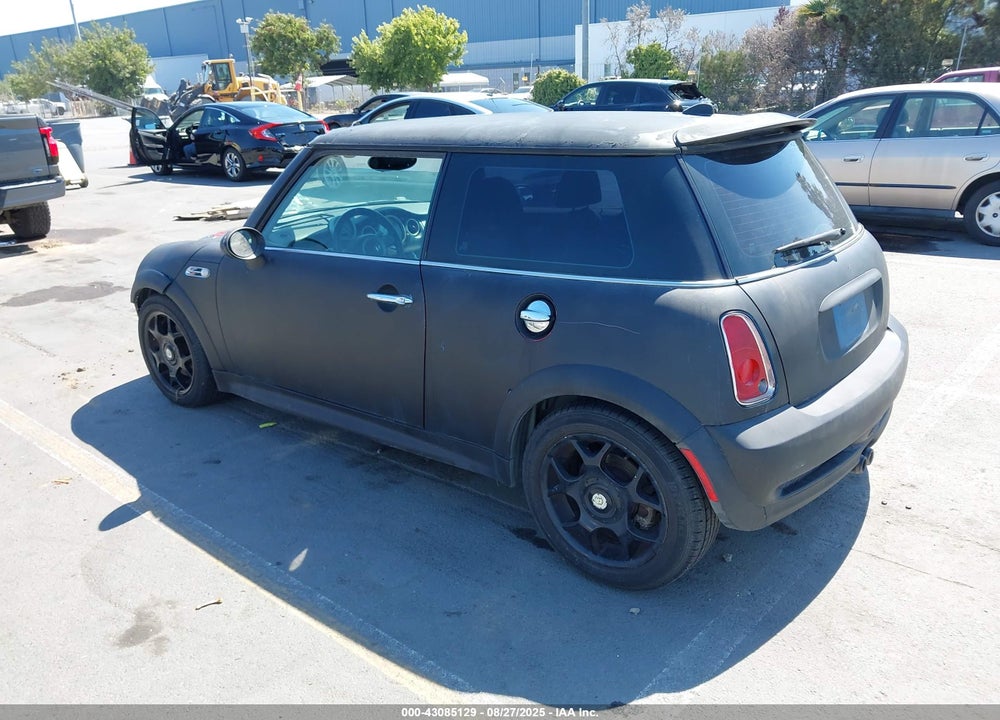 2006 MINI COOPER S VIN: WMWRE335X6TJ33452