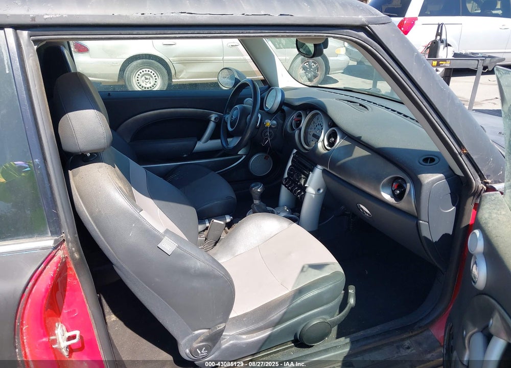 2006 MINI COOPER S VIN: WMWRE335X6TJ33452