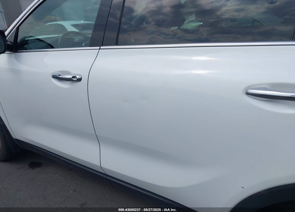 2016 KIA SORENTO VIN: 5XYPH4A58GG164383