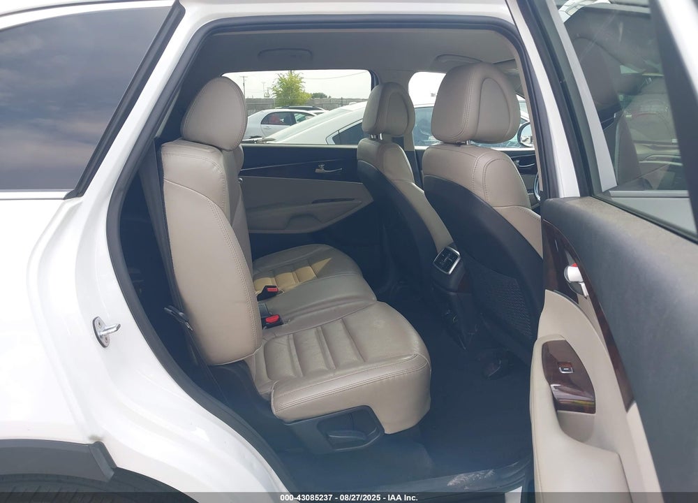 2016 KIA SORENTO VIN: 5XYPH4A58GG164383