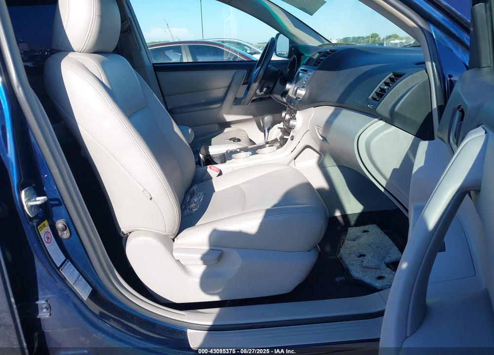 2011 TOYOTA HIGHLANDER BASE V6 VIN: 5TDBK3EH9BS063729