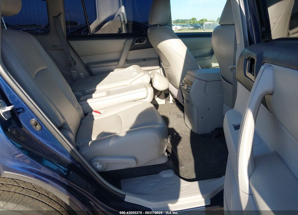 2011 TOYOTA HIGHLANDER BASE V6 VIN: 5TDBK3EH9BS063729