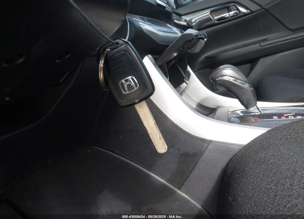 2013 HONDA ACCORD VIN: 1HGCR2F52DA274383