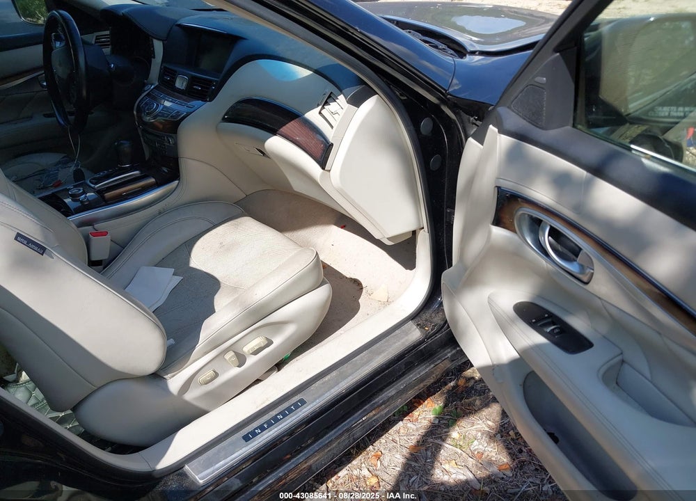 2011 INFINITI M56X VIN: JN1AY1AR3BM570377