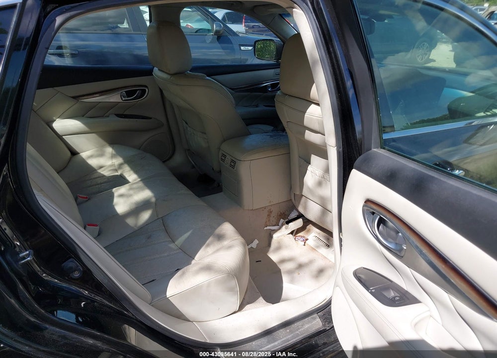 2011 INFINITI M56X VIN: JN1AY1AR3BM570377