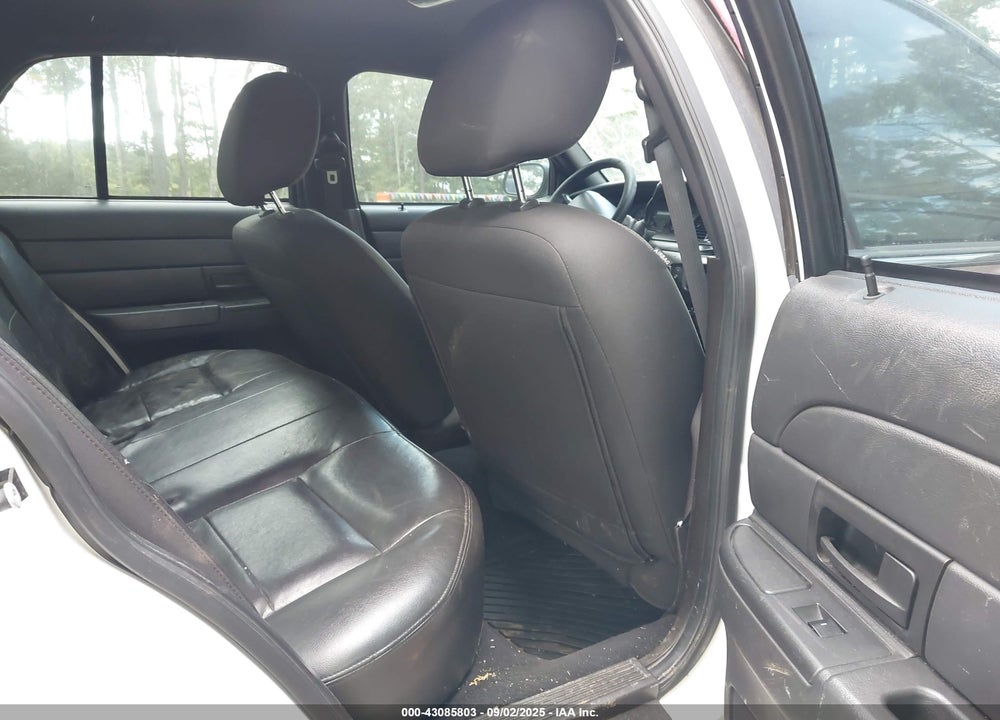2011 FORD CROWN VICTORIA VIN: 2FABP7BV7BX104310