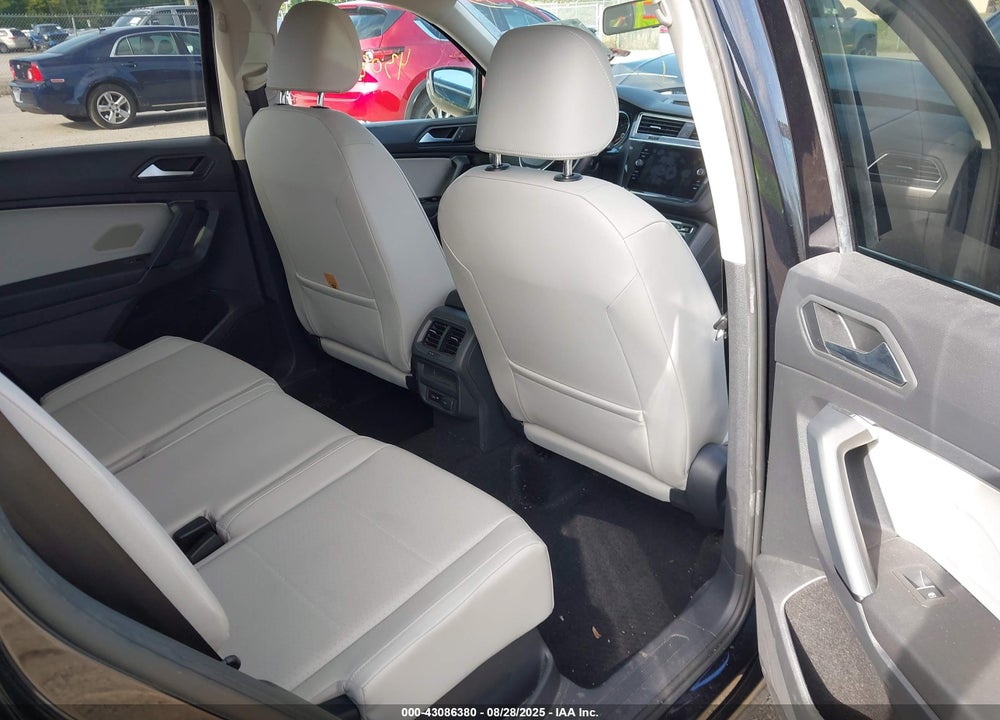 2019 VOLKSWAGEN TIGUAN VIN: 3VV2B7AXXKM004727