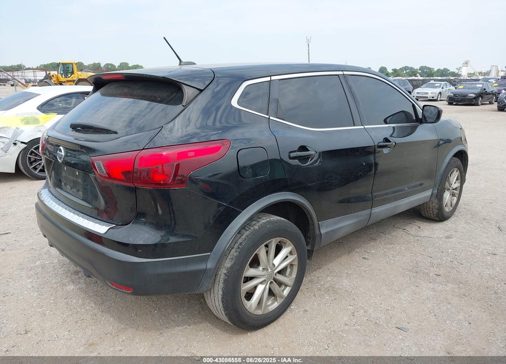 2017 NISSAN ROGUE SPORT S VIN: JN1BJ1CP4HW004892