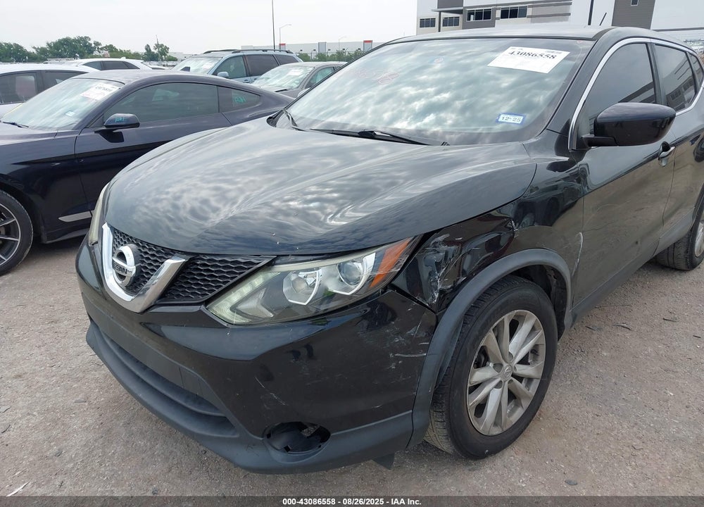 2017 NISSAN ROGUE SPORT S VIN: JN1BJ1CP4HW004892