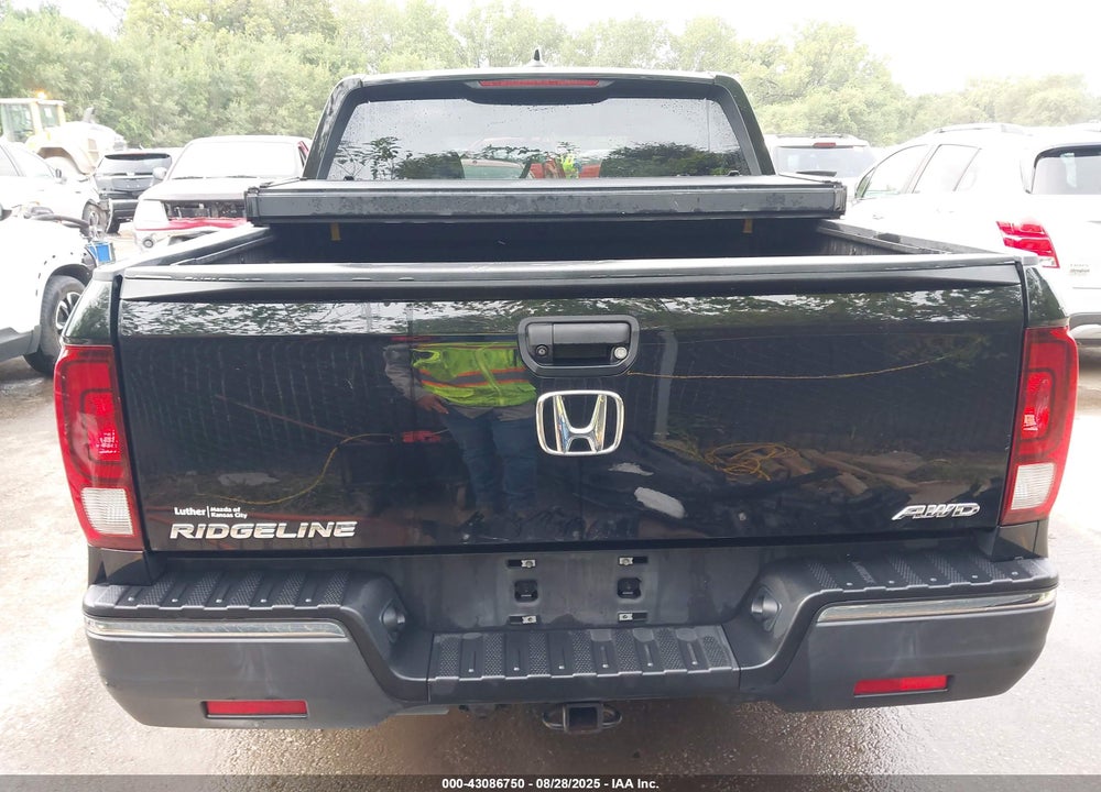 2017 HONDA RIDGELINE VIN: 5FPYK3F60HB029321