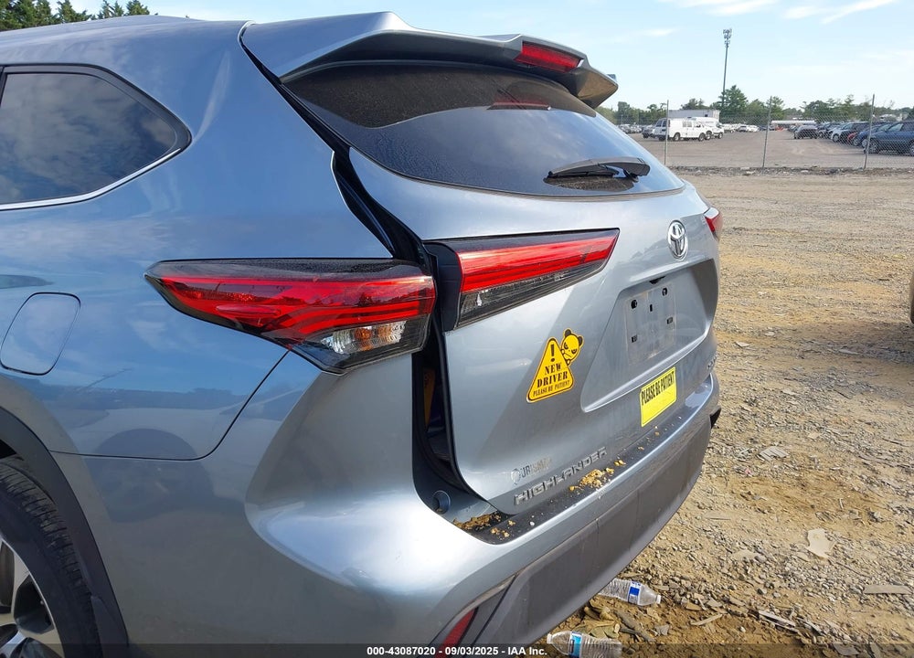 2022 TOYOTA HIGHLANDER XLE VIN: 5TDGZRBHXNS195928