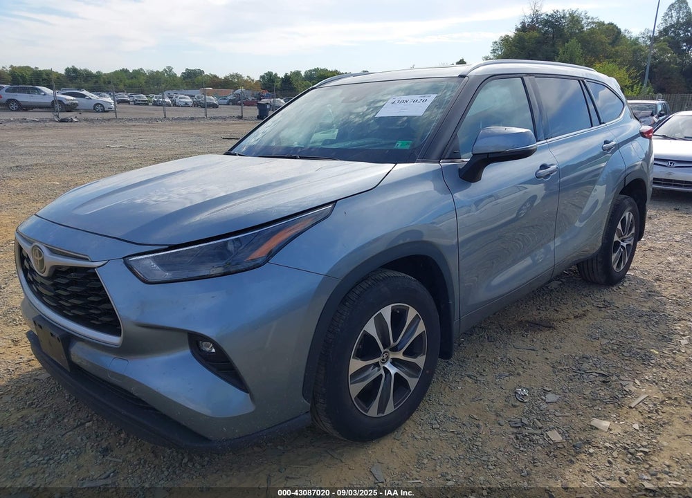 2022 TOYOTA HIGHLANDER XLE VIN: 5TDGZRBHXNS195928