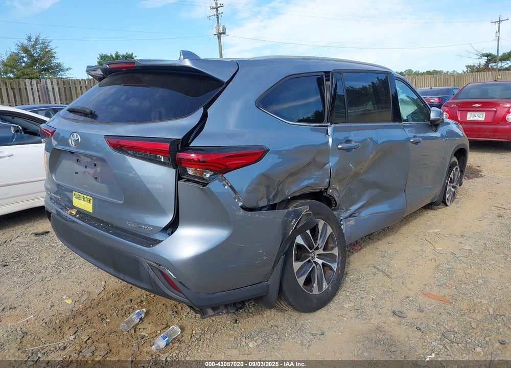 2022 TOYOTA HIGHLANDER XLE VIN: 5TDGZRBHXNS195928