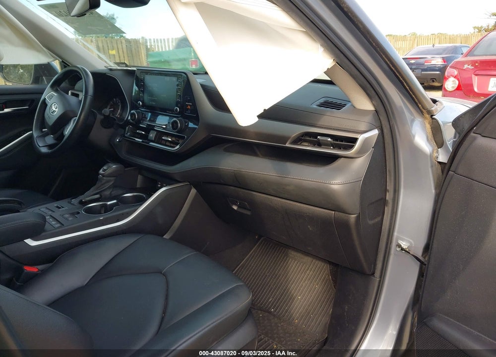 2022 TOYOTA HIGHLANDER XLE VIN: 5TDGZRBHXNS195928