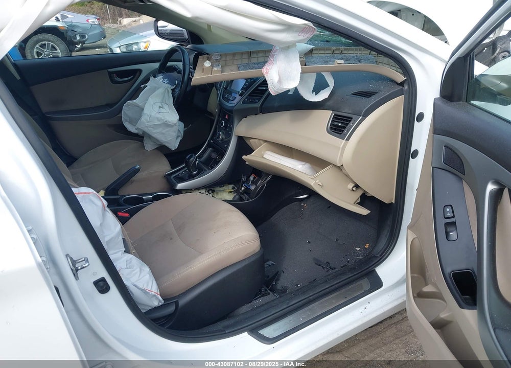2016 HYUNDAI ELANTRA VIN: 5NPDH4AE0GH777318