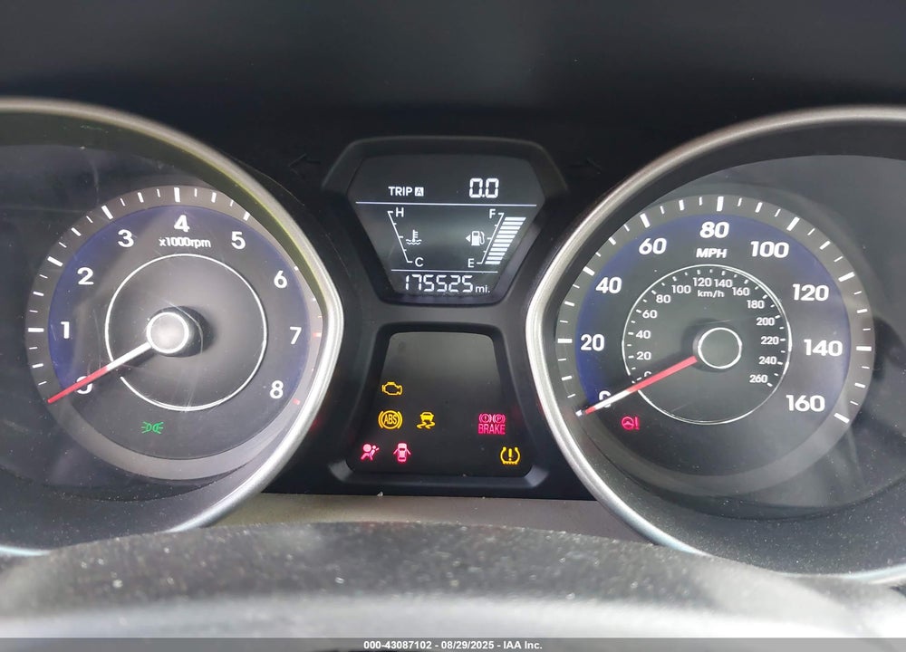 2016 HYUNDAI ELANTRA VIN: 5NPDH4AE0GH777318