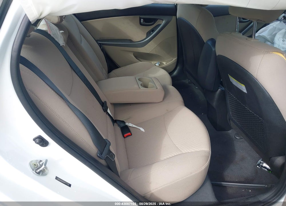 2016 HYUNDAI ELANTRA VIN: 5NPDH4AE0GH777318