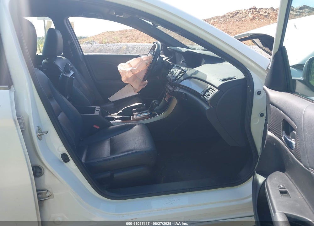 2017 HONDA ACCORD VIN: 1HGCR2F54HA039831