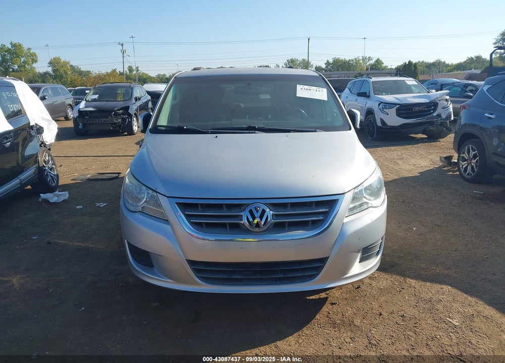 2011 VOLKSWAGEN ROUTAN VIN: 2V4RW3DG7BR670612