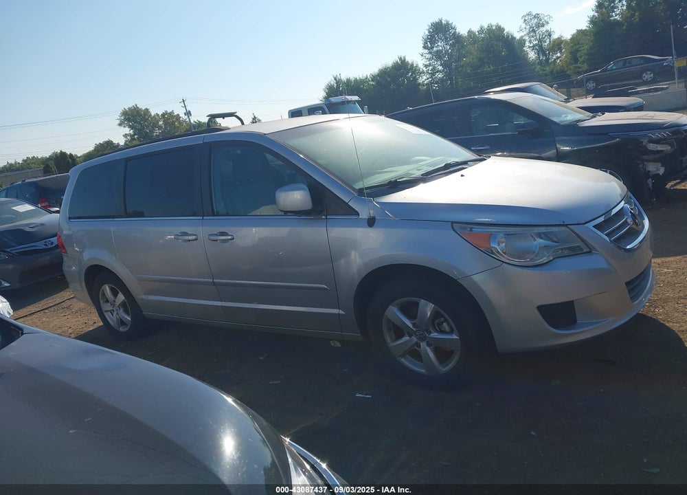 2011 VOLKSWAGEN ROUTAN VIN: 2V4RW3DG7BR670612