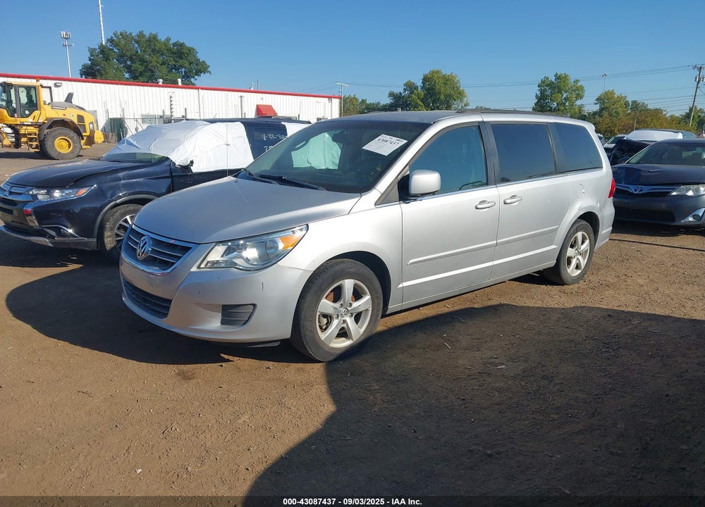 2011 VOLKSWAGEN ROUTAN VIN: 2V4RW3DG7BR670612