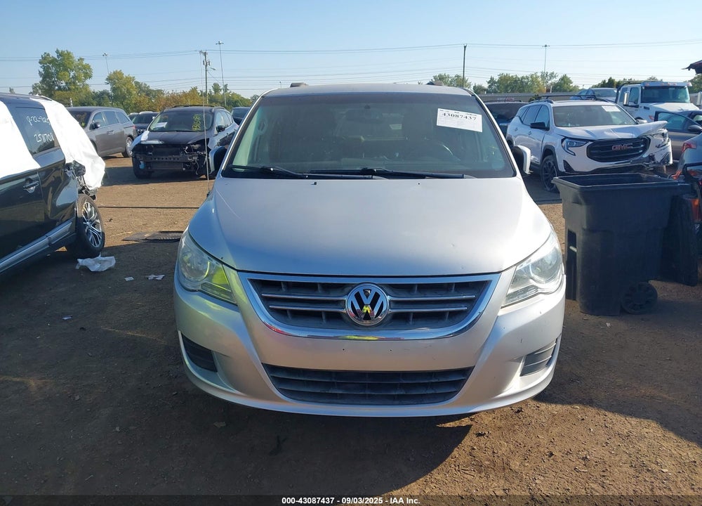 2011 VOLKSWAGEN ROUTAN VIN: 2V4RW3DG7BR670612