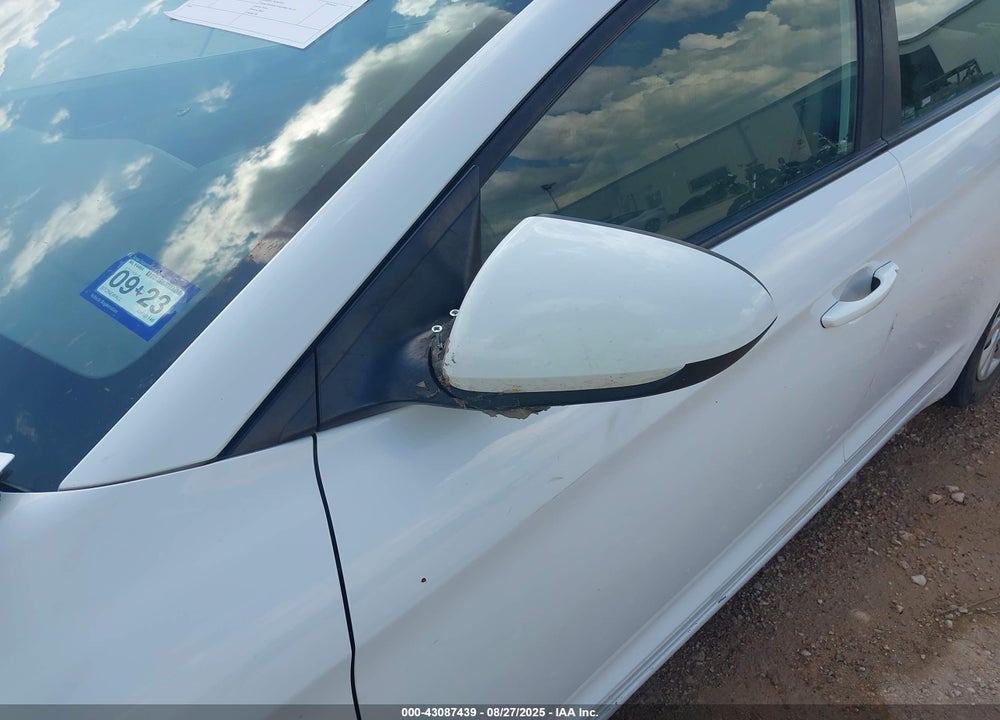 2019 HYUNDAI ELANTRA SE VIN: 5NPD74LF4KH461146