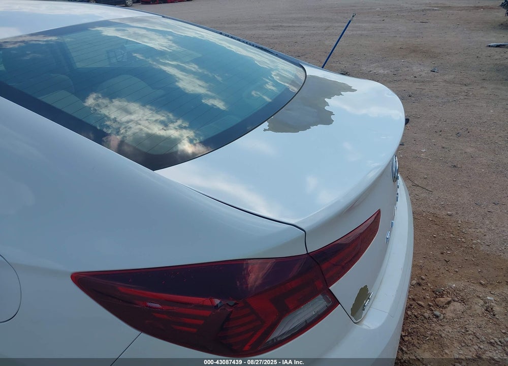 2019 HYUNDAI ELANTRA SE VIN: 5NPD74LF4KH461146